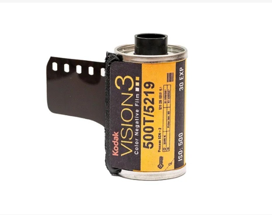 amobobeirinhas's tweet photo. @lisziiiii amg eu não uso, mas tenho indicação pra filme!! toma cuidado pra não comprar filme de cinema que é bem mais grosso e escuro, pode estragar a câmera (nem toda analogica suporta ele) https://t.co/jYNxPxjN75