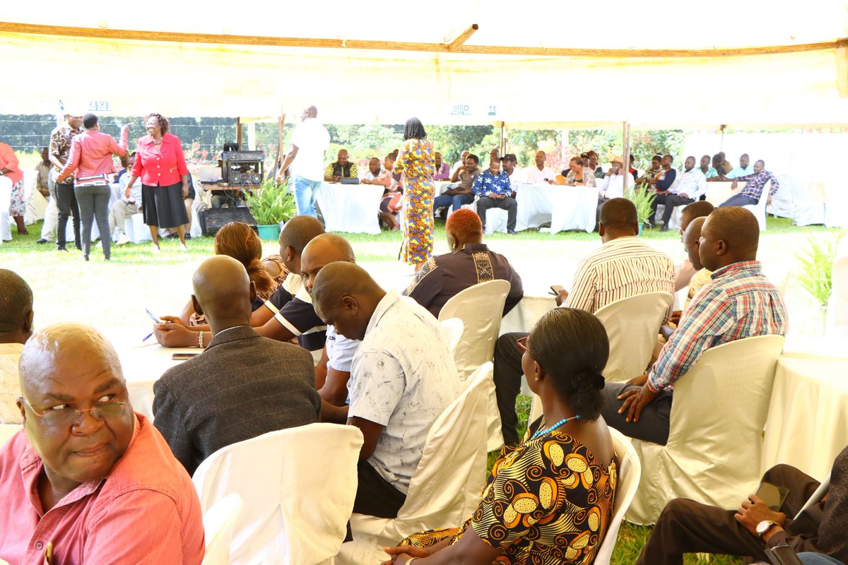 HonWamboka's tweet photo. Bungoma county Linda Mwananchi leaders and aspirants consultative and planning meeting ahead of the upcoming rally in Transnzoia and Bungoma next week. @LindaMwananchi_ @edwinsifuna @GeorgeNatembeya
#SisiNdioSifuna https://t.co/iEk65ln3cj