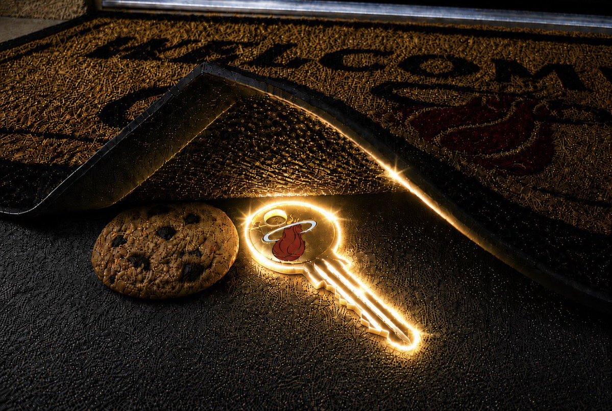 MiamiClutchPE's tweet photo. Day 17 of posting a key under the mat every day, but the key gets progressively shinier over time @KingJames https://t.co/uUP3hhyPoh