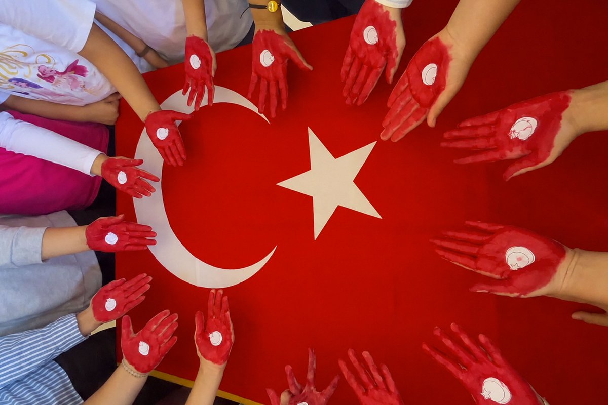GiresunMuftuluk's tweet photo. Yaz Kur’an kursu öğrencileri, 15 Temmuz şehitlerini andı

▶️Giresun İl Müftülüğüne bağlı yaz Kur’an kurslarında eğitim gören öğrenciler, 15 Temmuz şehitlerini dualarla andı.
🔗https://t.co/YCGIQ3mfrY https://t.co/8n0j3QRu86