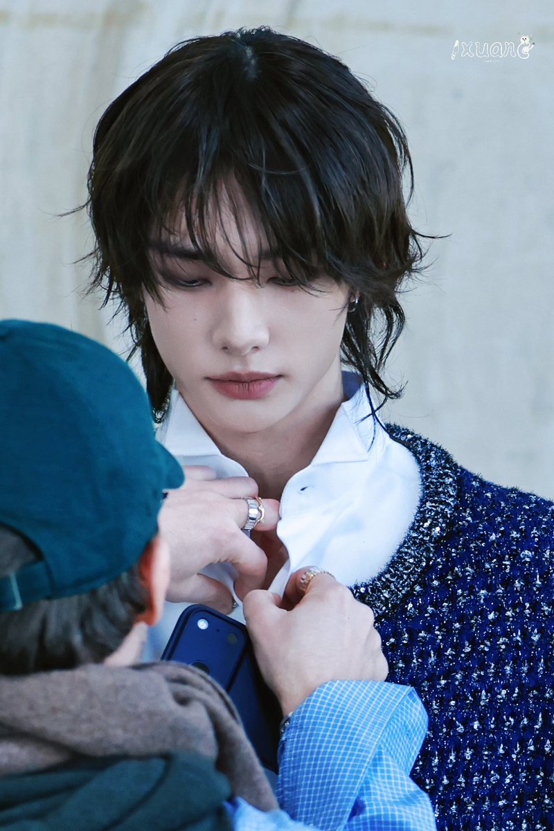 hyunjincrave's tweet photo. Celeb Fashion Magazine (once again) teases Hyunjin’s ambassadorship with Dior:

“Who are the other ambassadors besides Jisoo? [...] As for the next Dior Boy, Celeb Fashion Magazine guesses it might be Stray Kids’ Hyunjin? :)” https://t.co/U07NLYe4NP