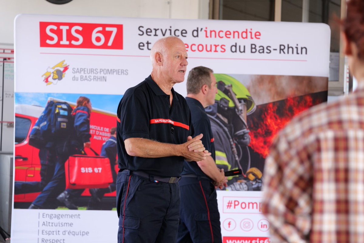Prefet67's tweet photo. #SécuritéCivile | 🚒👩‍🚒Présentations des activités et enjeux du secours et soins d'urgence aux personnes (SSUAP) par le @sdis67

Pierre-Emmanuel Portheret, préfet délégué pour l'égalité des chances, a assisté à une présentation des moyens opérationnels du SIS pour répondre à l'augmentation des activités, à travers divers ateliers :
👉 L'activité courante : présentation des véhicules de secours et de la réponse paramédicale et médicale
👉 La gestion des interventions avec de nombreuses victimes
👉 Le soutien sanitaire et sécurité en opération pour les sapeurs-pompiers

➡️ Le @sdis67 a pu également présenter sa stratégie de digitalisation notamment avec le milieu hospitalier, afin de faciliter l'arrivée et la prise en charge des victimes dans les hôpitaux.