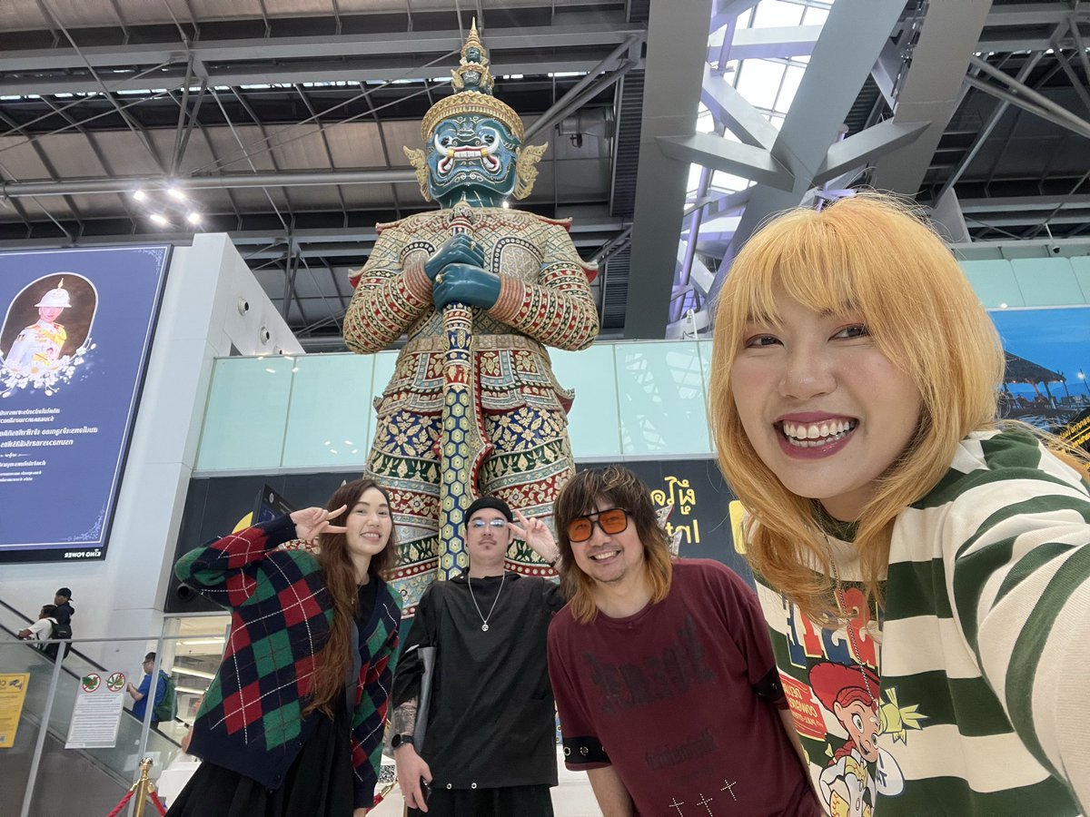 CoconutSunday's tweet photo. Arrived! Tokyooo! Mecha miss youuu!!
Mata Asihitaaa!! 🥹😻☎️💜
#CoconutSunday #ChiakiMayumura
#OpeningAct #AMPLANDPLAN #29calls
#ShIbuyaOEAST https://t.co/nnP0jYIN3q
