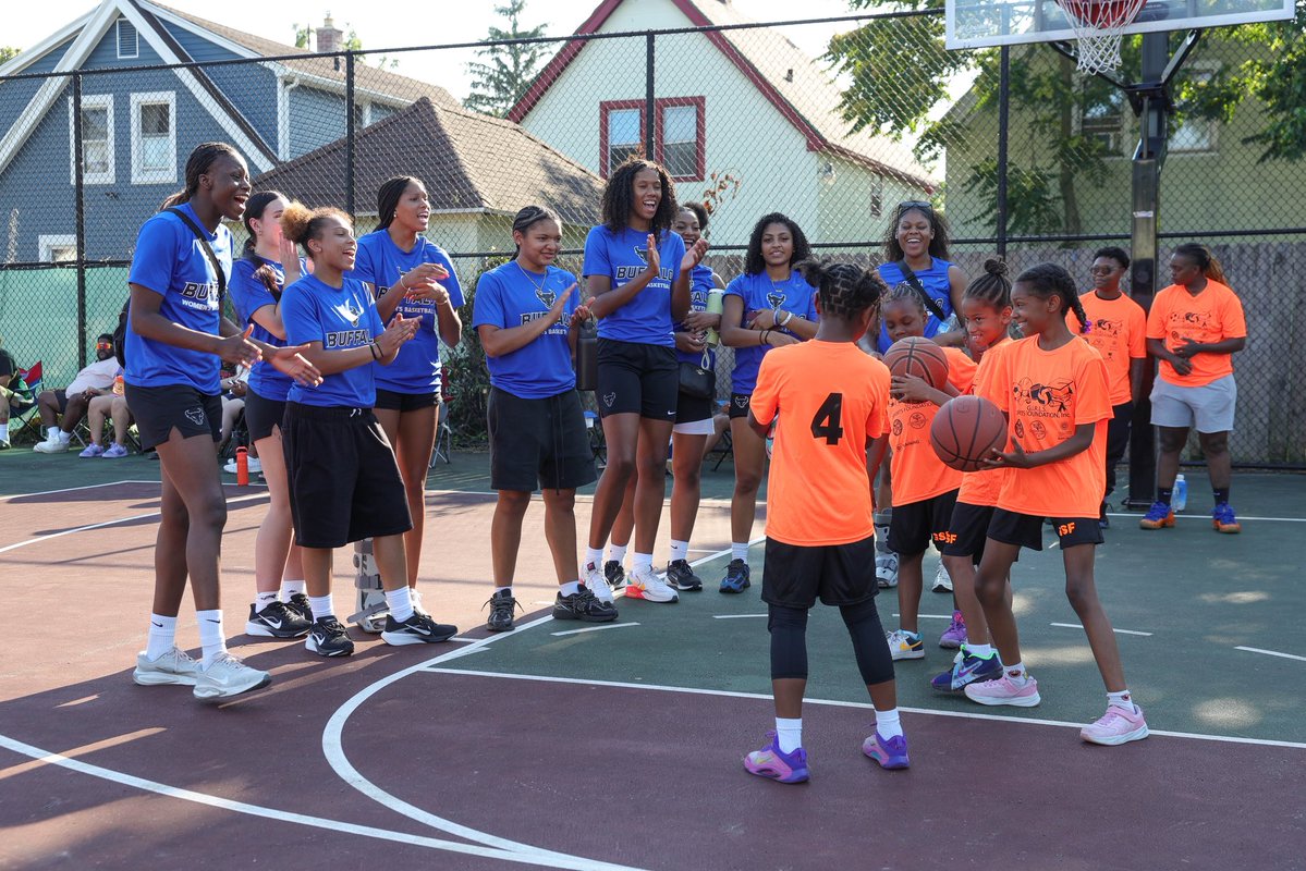 UBuffaloWBB's tweet photo. Honored to be a part of the tipoff event for the G.I.R.L.S Sports Foundation’s summer basketball tournament 🏀 

Big shoutout to Cecelie Owens for all she does for the youth in our community! 

#UBhornsUP | #PACE https://t.co/EilZjHptYR