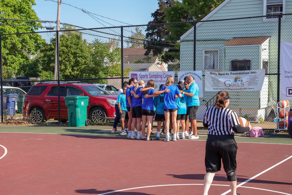 UBuffaloWBB's tweet photo. Honored to be a part of the tipoff event for the G.I.R.L.S Sports Foundation’s summer basketball tournament 🏀 

Big shoutout to Cecelie Owens for all she does for the youth in our community! 

#UBhornsUP | #PACE https://t.co/EilZjHptYR
