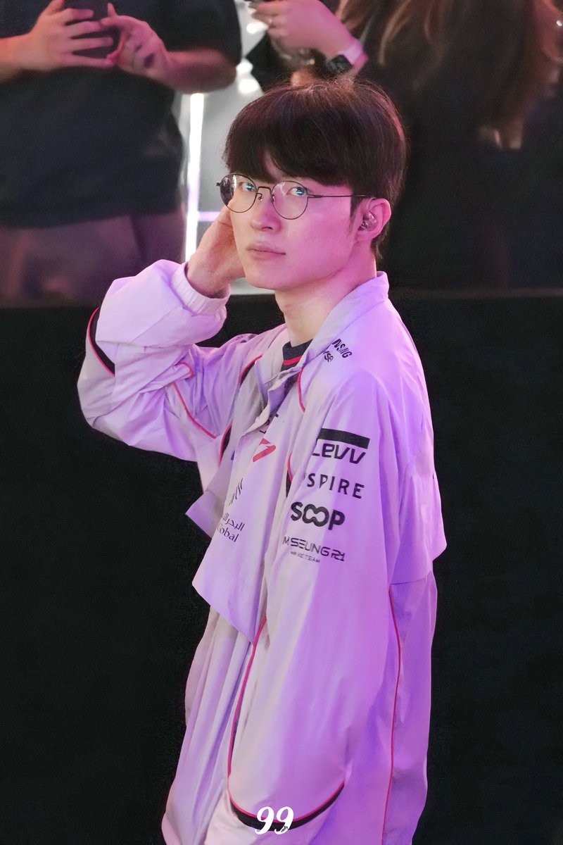 99canfly99's tweet photo. 260717 EWC

신이다…ㅠㅠ

#FAKER #페이커 https://t.co/xpS0ZjODWo