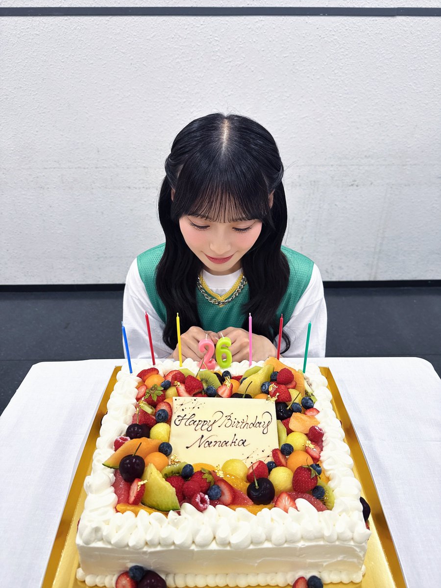 tomita_nanaka's tweet photo. #ノイミーアリーナツアー2026 ファイナル初日、皆さん有難う御座いました！めちゃめちゃ楽しかったです！明日はもっと皆で楽しむぞー✊
そして、こんなにも沢山の方に、お誕生日を直接お祝いして貰ったのは人生で初めてでした！忘れられない幸せな時間でした😌💐✨
今日からの26歳ももっと頑張ります！ https://t.co/EQgRYSIaRo