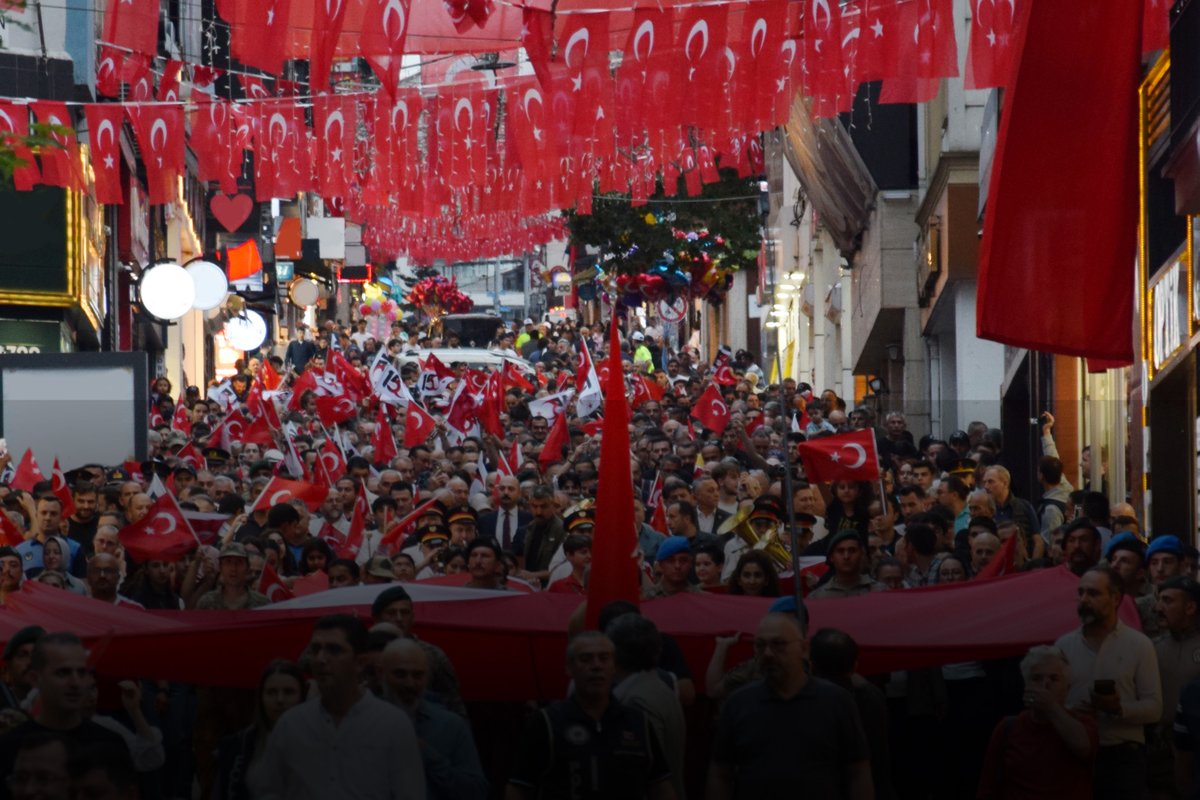 GiresunMuftuluk's tweet photo. Giresun demokrasi nöbetinde

▶️Giresunlu vatandaşlar, 15 Temmuz hain darbe girişimine tepki göstermek için demokrasi nöbetini sürdürüyor.
🔗https://t.co/qVJjCirHZr https://t.co/dfAvssehg5