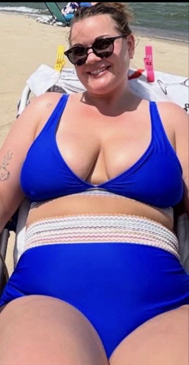 CheyRice90's tweet photo. @downbadcomment I just want to motorboat then sit on the beach https://t.co/RZKeycXw7d