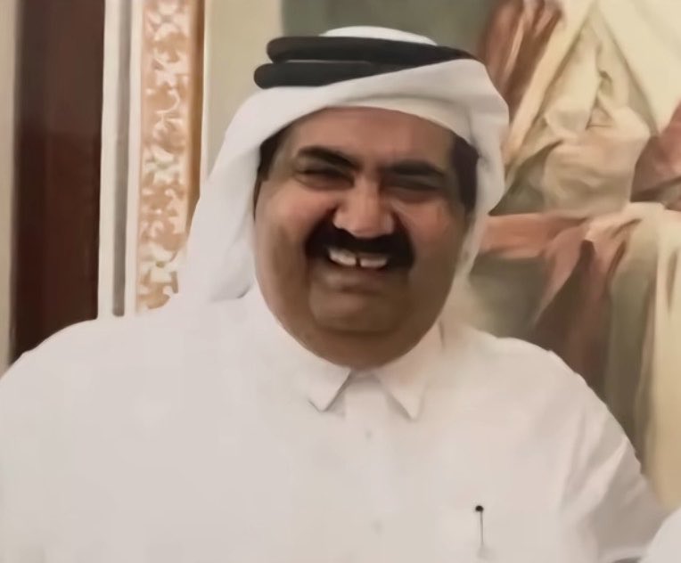 mohsinQtr's tweet photo. يشهد الله أنني رأيت هذه الرؤيا فجر اليوم، يوم الجمعة.

رأيت في منامي سمو الأمير الوالد في مكة المكرمة، وكان يمشي في طريقه متجهًا إلى الحرم المكي، بينما كانت آلاف الجموع تحتشد في المكان متجهة نحو أبواب الحرم.

وكان المشهد مهيبًا؛ فالناس جميعًا وكأنهم يعرفونه، يتسابقون للسلام عليه وتقبيل رأسه، وهو بدوره يبادلهم السلام ويقبل رؤوسهم بابتسامة عريضة، وكأنه عاد لتوّه من سفر، والجميع يستقبله بمحبة وفرح.

كنت أراقب هذا المشهد من بعيد، وأتعجب من كثرة الناس الذين يحيطون به ويؤخرون وصوله إلى الحرم. وأكثر ما لفت انتباهي أن هيئته لم تكن كما كانت في سنواته الأخيرة، بل بدا شابًا في الأربعين من عمره، كما كان في أيام توليه ولاية العهد، رحمه الله.

ثم انتهت الرؤيا، واستيقظت على أذان الفجر لأداء الصلاة.

يشهد الله على ما ذكرت، دون زيادة أو مبالغة
( ولو احد عنده تفسير للرؤيا يعلمنا)

أسأل الله أن يجعلها رؤيا خير وبشارة، وأن يتغمد سمو الأمير الوالد بواسع رحمته، ويسكنه الفردوس الأعلى من الجنة، ويجزيه خير الجزاء 🙏🏻