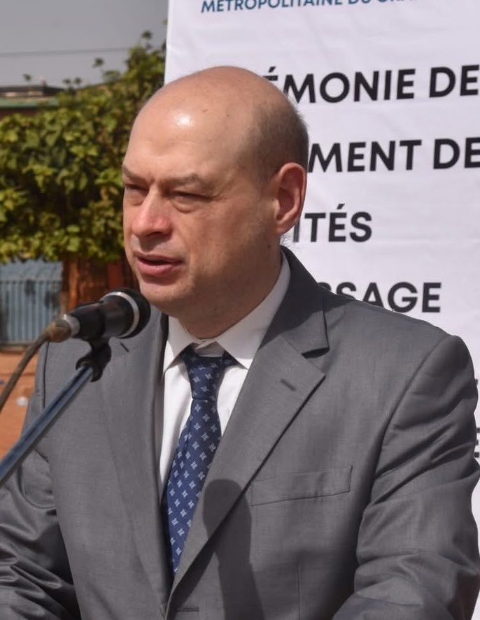 Nath_Yamb's tweet photo. Voici l’identité des deux diplomates de l’Union européenne @EUCouncil déclarés persona non grata par le Burkina Faso. Il s’agit du roumain Robert Adam et de la francaise Séverine Chavanne. Ne me remerciez pas, c’est cadeau 🎁 https://t.co/xZmQNGbNpo
