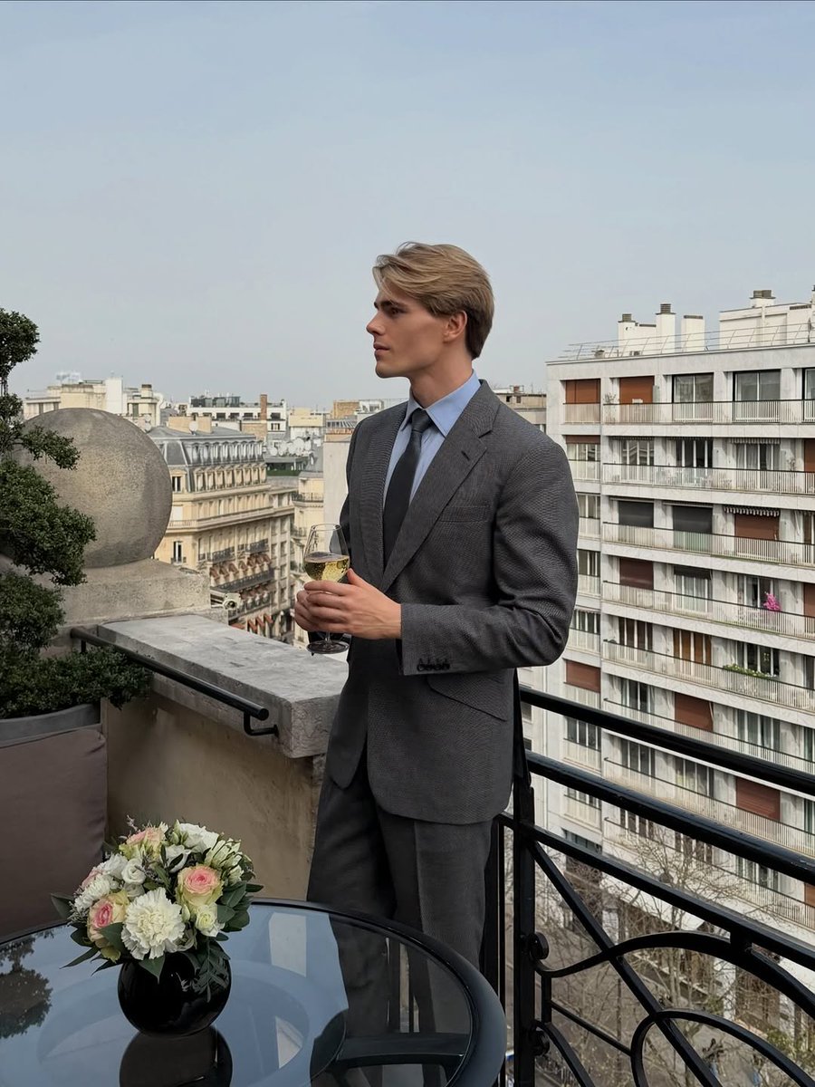 devonbroughto's tweet photo. Beautiful evenings in Paris at https://t.co/M8Z4fvTW3i