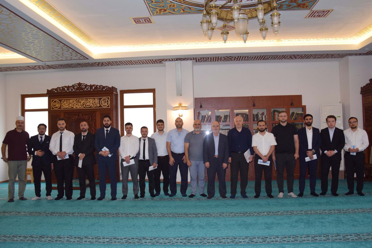 GiresunMuftuluk's tweet photo. En güzel hutbe sunumu için yarıştılar

▶️Giresun’da "2026 Yılı Din Görevlileri Arası Etkili Hutbe Sunumu Yarışması" düzenlendi.
🔗https://t.co/MhccAMvcKq https://t.co/edQvjVIEUT