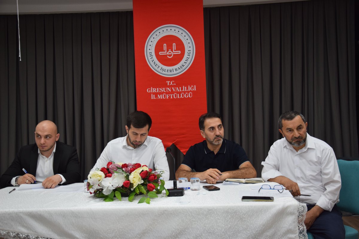 GiresunMuftuluk's tweet photo. En güzel ezanı okumak için yarıştılar

▶️Giresun’da "2026 Yılı Din Görevlileri Arası Ezanı Güzel Okuma Yarışması" düzenlendi.
🔗https://t.co/aZK24XqWmH https://t.co/BCz4KFqJqz