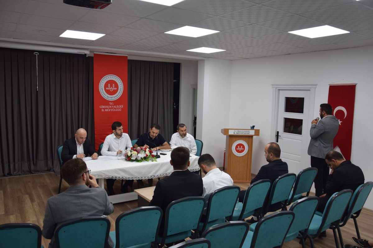 GiresunMuftuluk's tweet photo. En güzel ezanı okumak için yarıştılar

▶️Giresun’da "2026 Yılı Din Görevlileri Arası Ezanı Güzel Okuma Yarışması" düzenlendi.
🔗https://t.co/aZK24XqWmH https://t.co/BCz4KFqJqz