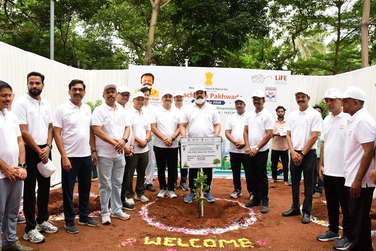 DirHR_HPCL's tweet photo. Delighted to share that Hon'ble Minister of State for Petroleum & Natural Gas and Tourism, Shri Suresh Gopi, participated in the Swachhata Pakhwada 2026 celebrations at HPCL Waltair Park, Visakhapatnam, inspiring citizens to make cleanliness and environmental stewardship a way of life.

The Hon'ble Minister joined the Swachhata Rally, administered the Swachh Bharat Pledge, planted a sapling under the Ek Ped Maa Ke Naam initiative, felicitated young achievers, and recognised the invaluable contributions of sanitation workers and local farmers.

Appreciating HPCL's continued commitment to sustainability, environmental conservation, and community development, he encouraged the youth to lead by example and contribute towards building a Cleaner, Greener and Viksit Bharat.

@HardeepSPuri @PetroleumMin @TheSureshGopi @Secretary_MoPNG @HPCL
#SwachhataPakhwada2026 #SwachhBharat #EkPedMaaKeNaam #MissionLiFE #HPCL #Sustainability #EnvironmentalConservation