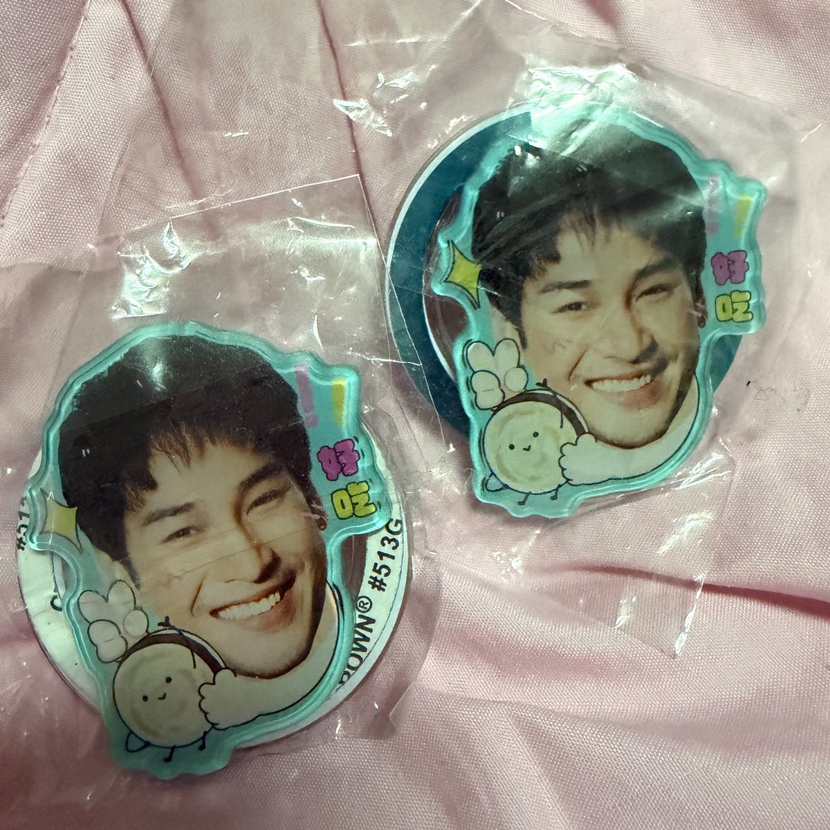 gift_zozo's tweet photo. ขายจ้าขายยยย Griptok ที่ติดโทรศัพท์ จากซีอาน หน้าอาโป ของแท้ ไม่ผ่านการใช้งาน ราคา 300 บาท สนใจ DM จ้า
#ApoNattawin #Shinefancon #ตลาดนัดมายอาโป https://t.co/WfJCP8QmJu