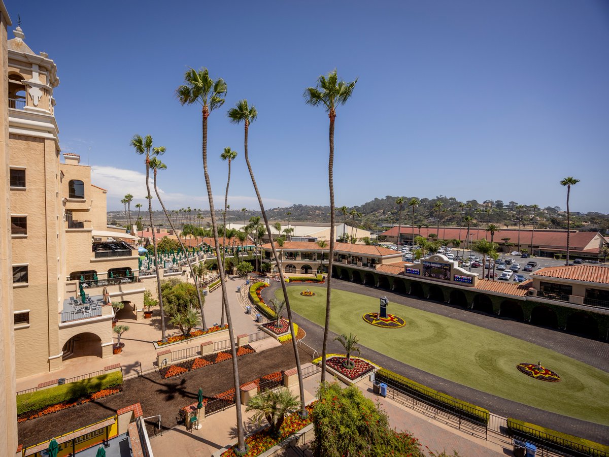 DelMarRacing's tweet photo. We dressed up nice for ya. ✨ https://t.co/ZocedwfPrf