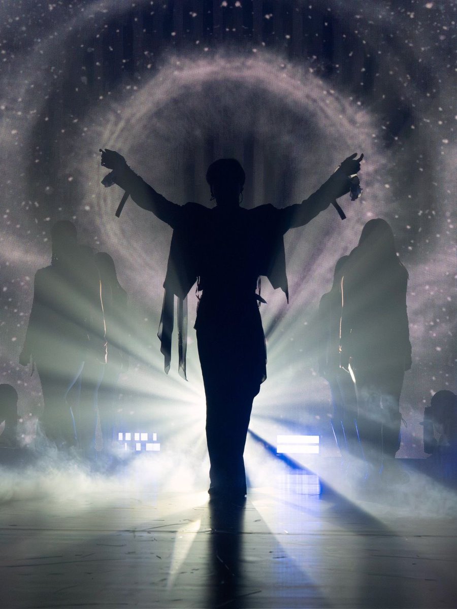 xoalsox_base's tweet photo. #TAEMIN has officially entered "Christ age." He begins his 33rd year on the heels of massive solo milestones, including a historic performance as the first K-pop male solo artist at Coachella.

HAPPY BIRTHDAY TAEMIN
#HAPPYTAEMINDAY
#여름에피어난_태민이의계절 
#HAPPY_TAEMINBDAY https://t.co/nvsbsoDjG8