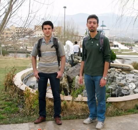 niliofarhesami's tweet photo. این بغض توی سینه
هنوزم نبض بارونه!
یه چیزی ته قلب من،
می‌گه غصه نمی‌مونه...
به یاد #پویا_قبادی و #وحید_بنی_عامریان https://t.co/vET51QZobo