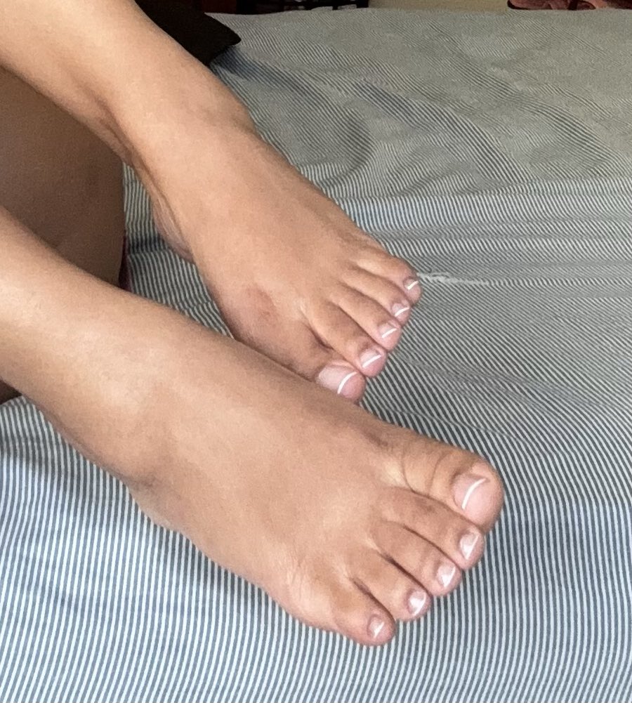 becalima4435's tweet photo. If you only knew everything I can do with these size 5 shoes... more on my link.🥵

Se você soubesse tudo o que eu posso fazer com esses pezinhos tamanho 35... mais no meu link 🥵

#feet #soles #pedicure #pezinhos #onlyfans. https://t.co/XLT1kB2M2b