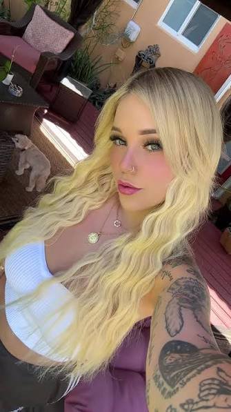 kaliRoses232's tweet photo. Getting hotter and hotter every day 😈 https://t.co/0MgBjOG8iY