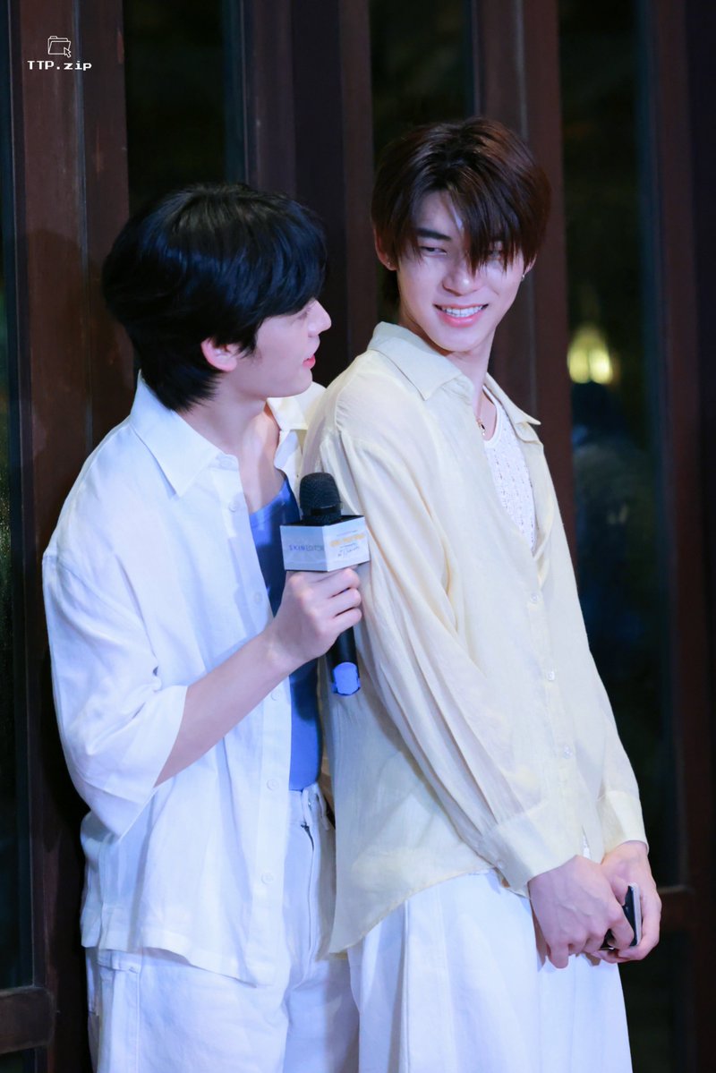 TTP_zip's tweet photo. 𖤐ˊ˗ 260717 

ทำอะไรกันนน 

#ตี๋ตี๋ป๋อ #teeteepor 
SEA YOU TRIP X TTP DAY1 
#SkinEditorSeaYouTripXTTPDay1 https://t.co/H7xF9yRUgG