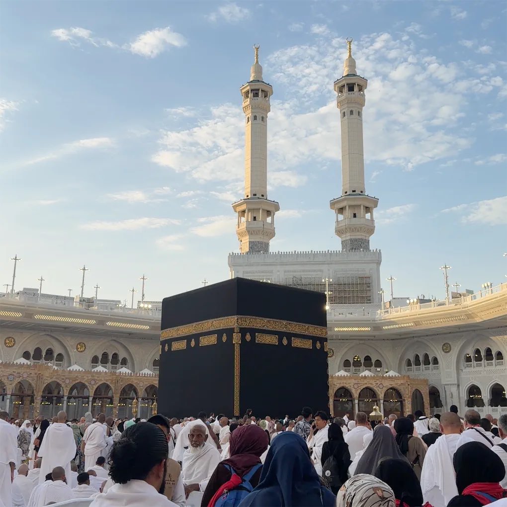 ii6iq's tweet photo. The day of meeting the Holy Kaaba 🤍 https://t.co/c605O839TW