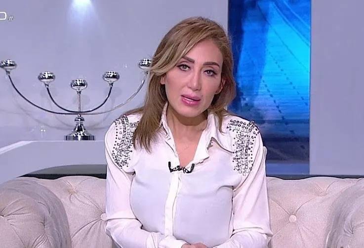 JoyJo00's tweet photo. واحدة استضافت والدة زيكو واستغلت عاطفة الأمومة وعملت تيرند وتقريباً زيكو ومراته وأمه وقعوا في بعض... والتانية استضافت مدرب المنتخب مع الزوجة الثانية وتقريباً كسرت بخاطر أولاده من الزوجة الأولي ومحت تاريخ الزوجة الأولي معاه.
 
هو ده حصاد هزيمة المنتخب وهزيمة الإعلام بتاعنا 🤚

حاجة بقت بايخة وسمجة حكاية كشف الحياة الأسرية للاعيبة ومشاكلهم فى بيوتهم للاعلام.  مالنا إحنا ومال زيكو مشافش أمه من مايو .. ولا مرات حسام حسن التانية صفرا وعمالة تكيد مراته الاولانية وولاده.  وهو أصلا بقى شكله وحش ..  ما تخلوا حياتكم الأسرية لنفسكم!!