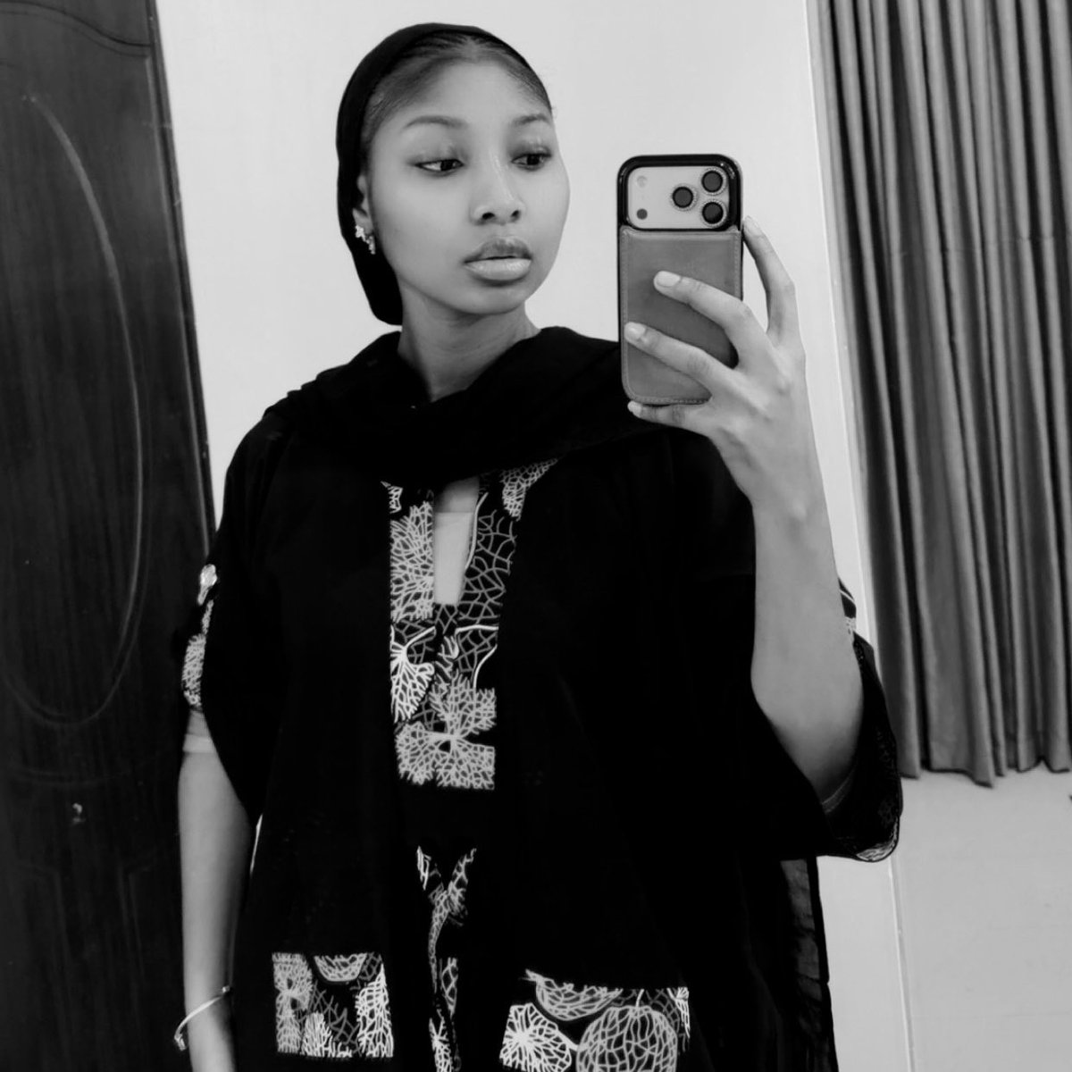 hadizology's tweet photo. Jummah Mubarak 🥂🥂

How do I look in this bubu?😜😜😜 https://t.co/2ZZVFXJTMW