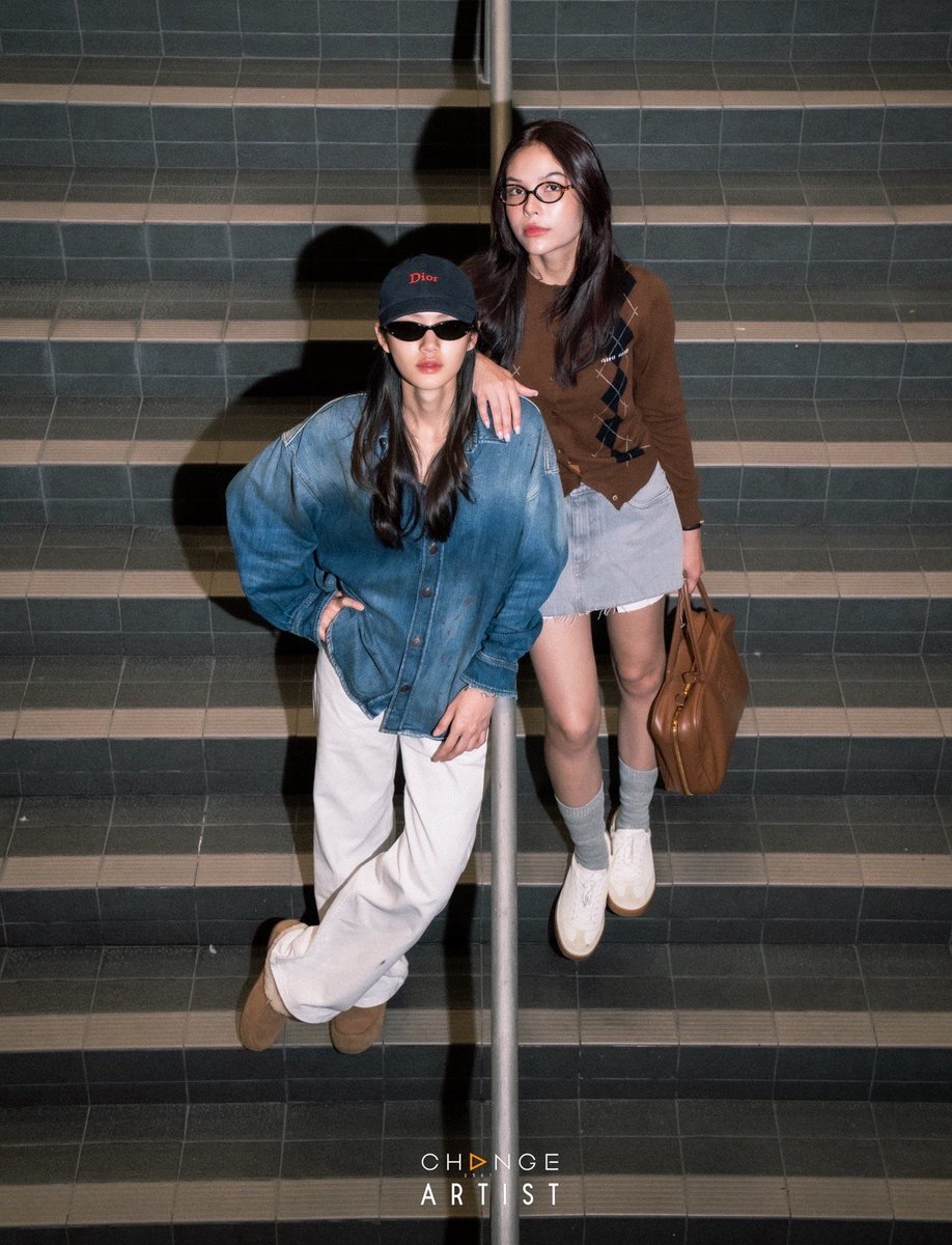 sapphiclover122's tweet photo. dearest @CHANGEARTIST_, 

we kindly ask that you to go back to sharing #lmsy airport pics we all miss them! ✈️💗

sincerely,
besties https://t.co/DwZKGs4sNe