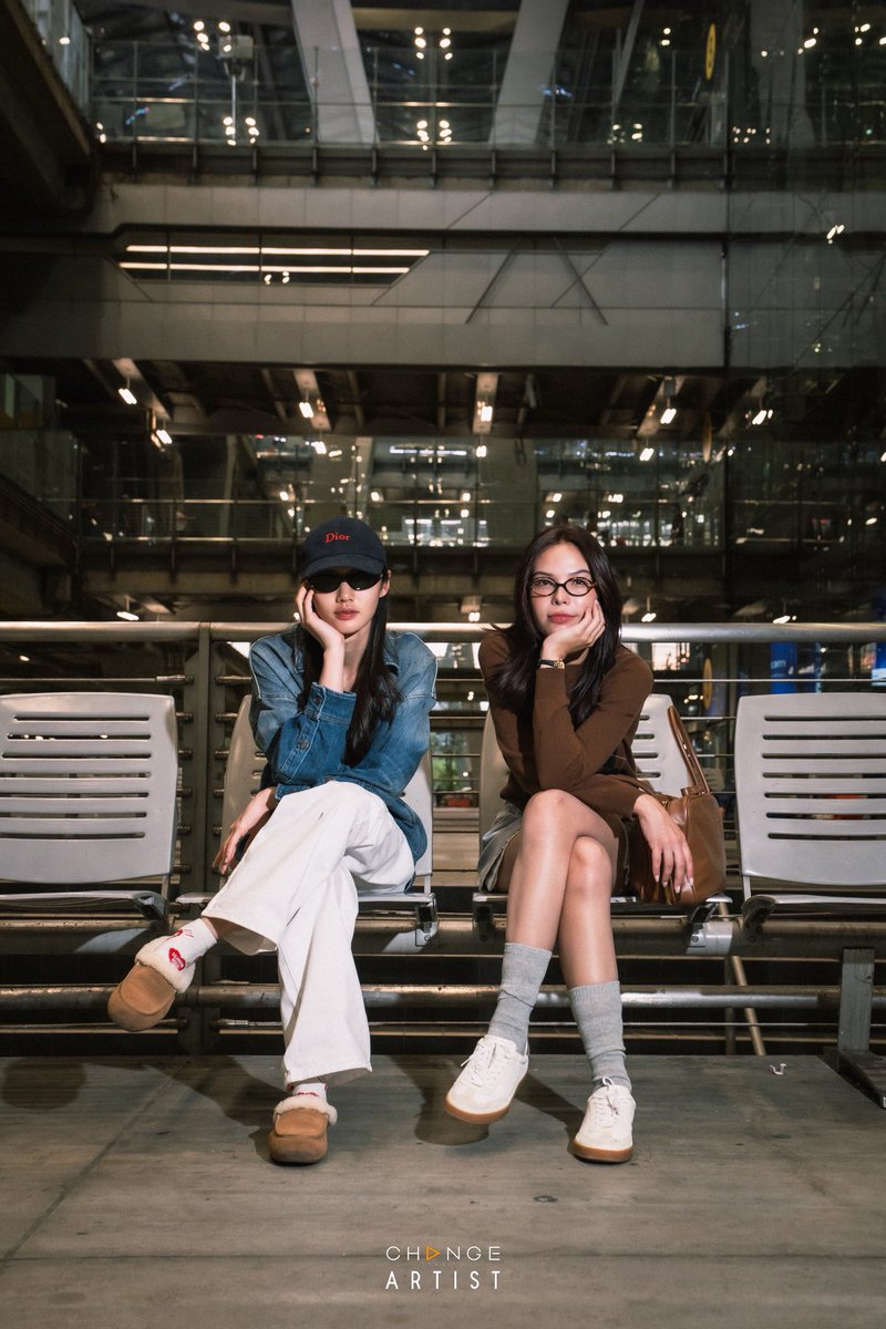 sapphiclover122's tweet photo. dearest @CHANGEARTIST_, 

we kindly ask that you to go back to sharing #lmsy airport pics we all miss them! ✈️💗

sincerely,
besties https://t.co/DwZKGs4sNe