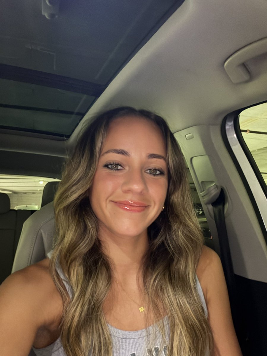 bitcoinquant_'s tweet photo. Hey guys, Halston here!! 

What do you want to see on our site? 
Comment below or shoot a dm :) https://t.co/tV5pMBgqtY