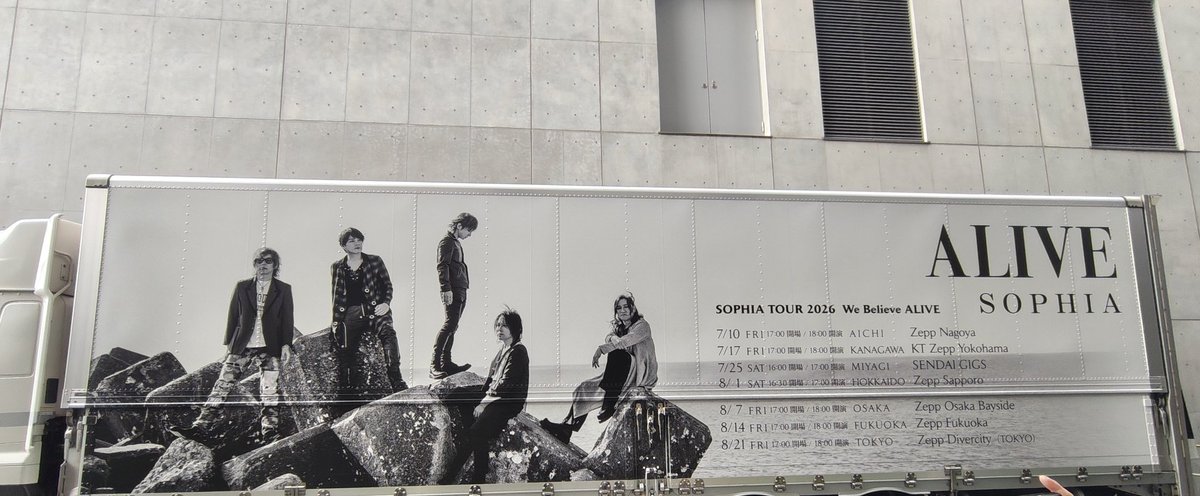 amika2008's tweet photo. 横浜1日目、ありがとうございました。。。

良かった。。。すごく良かった。。。
昔のALIVEと今のALIVEと。
今まで生きてきて良かったです😭 https://t.co/7xi3RYDx4j