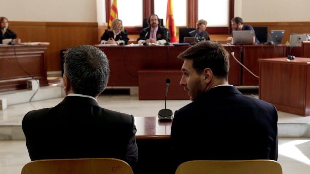 HuguilloK's tweet photo. Hay que pegarle estas fotos en todo el predio de la selección...hay que enajenar a la bestia.
Como decía Henry: "nunca hay que hacer enojar a Lionel Messi porque si despiertas al moustro..." https://t.co/aDJ1dT0T7V