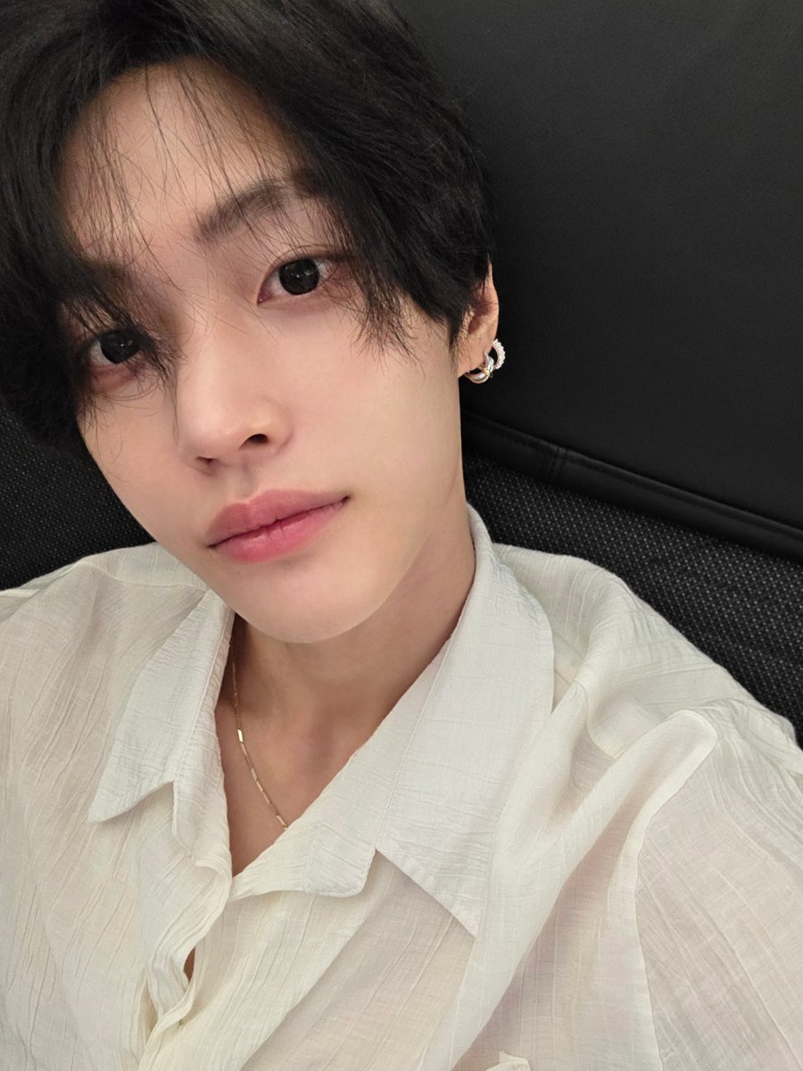 wonb1ntime's tweet photo. 250718 위버스 포스트

자기전에~~

#라이즈 #RIIZE #원빈 #WONBIN https://t.co/DpInhZvucW
