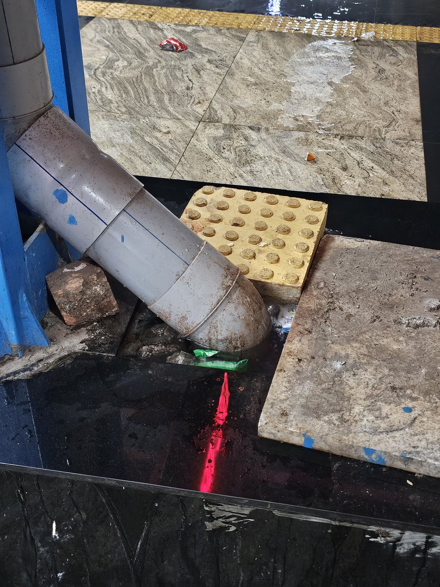 bidar_voice's tweet photo. Bidar Station hasn't even been inaugurated yet, but the rainwater downpipe from the roof shed is completely blocked and overflows whenever it rains, flooding the platform. Requesting urgent action to resolve this. @SCRailwayIndia @RailwayMinIndia @drmsecunderabad @RailwaySeva https://t.co/6JGjdX5rr2