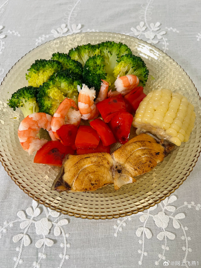 baizurahsaid's tweet photo. [Quick u0026 satisfying fat-loss meal: grilled chicken breast + quinoa + roasted broccoli, 30g protein only ~350 cal. No more boring diet food! ] https://t.co/RpOw4a9dsn
