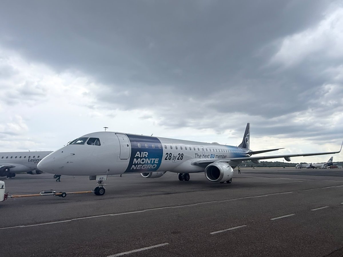 TihomirDragas's tweet photo. It's coming home - 4O-AOI 🛫

Uskoro će iz Sarbrikena za Podgoricu poletjeti novi vazduhoplov tipa Embraer E195 sa 118 mjesta za putnike, koji je kompanija Air Montenegro uzela u dugoročni zakup!

Ovo je četvrti avion u floti; ponosan sam što smo za dvije i po godine udvostručili flotu nacionalne aviokompanije i pokazali da se predanim radom može postići rezultat na koji svi građani Crne Gore mogu biti ponosni!

Zahvalio bih se na posvećenom radu svim kolegama koji su prethodnih mjeseci uradili sve kako bi vazduhoplov stigao i proširio flotu pred sam vrhunac ljetnje sezone 🙏