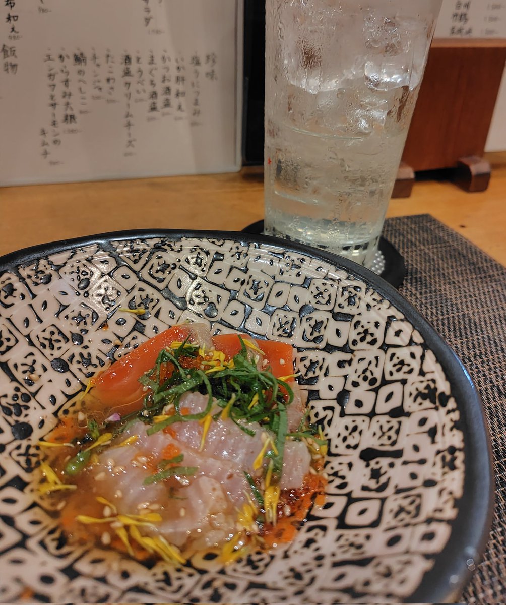 terranigaming's tweet photo. ライブ後はいつもの居酒屋ｱｱｱで「ビール＆揚げ物おまかせ」に「レモンサワー＆おまかせ一品」でメニュー外の絶品を出されてしまう……好き……。 

今日はツアータイトルの通りﾊﾟｰﾌｪｸﾄﾃﾞｲｽﾞﾄｩｰﾀﾞｲなんだけど、ｱｲｱﾑﾄｩｰﾔﾝｸﾞﾄｩｰﾀﾞｲでもあるんだよな……。 https://t.co/Ye6ASStXVU