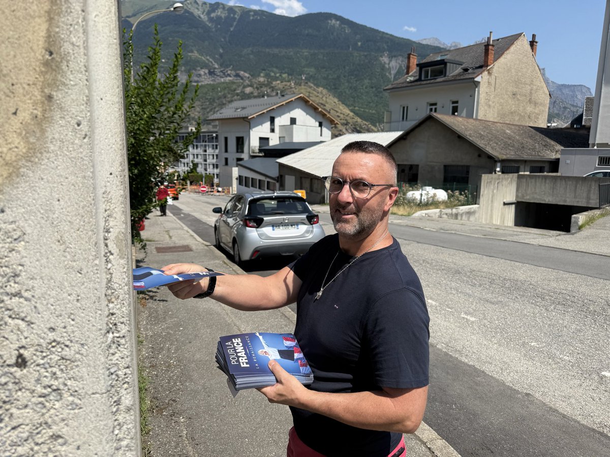 M_Dauchy's tweet photo. 🚀🇫🇷 La mobilisation continue à Saint Jean de #Maurienne ! 
Rejoignez-nous sur https://t.co/OTLNsrBHN6 pour soutenir notre candidate @MLP_officiel ! https://t.co/3n33h10TxG