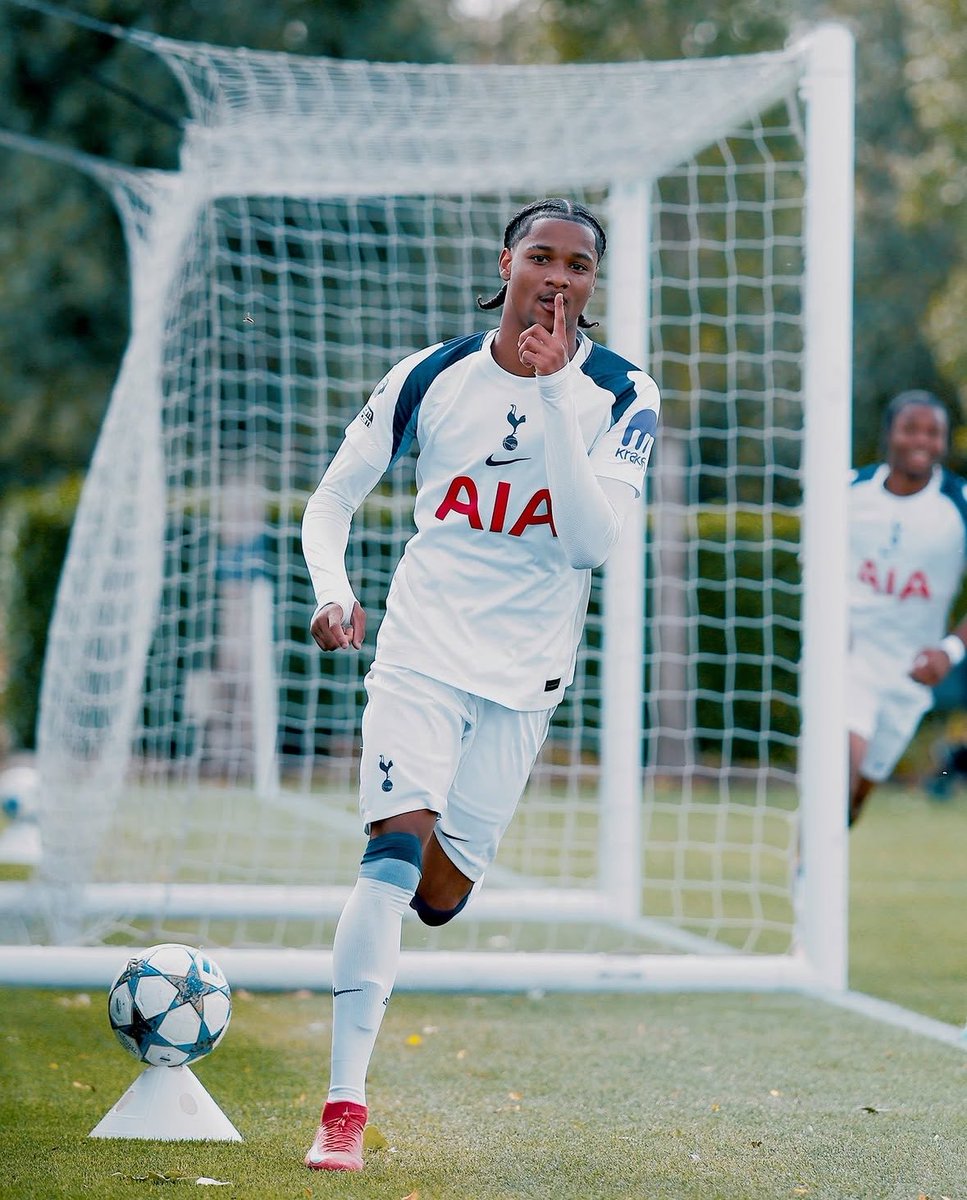Lilywhite Rose tweet media