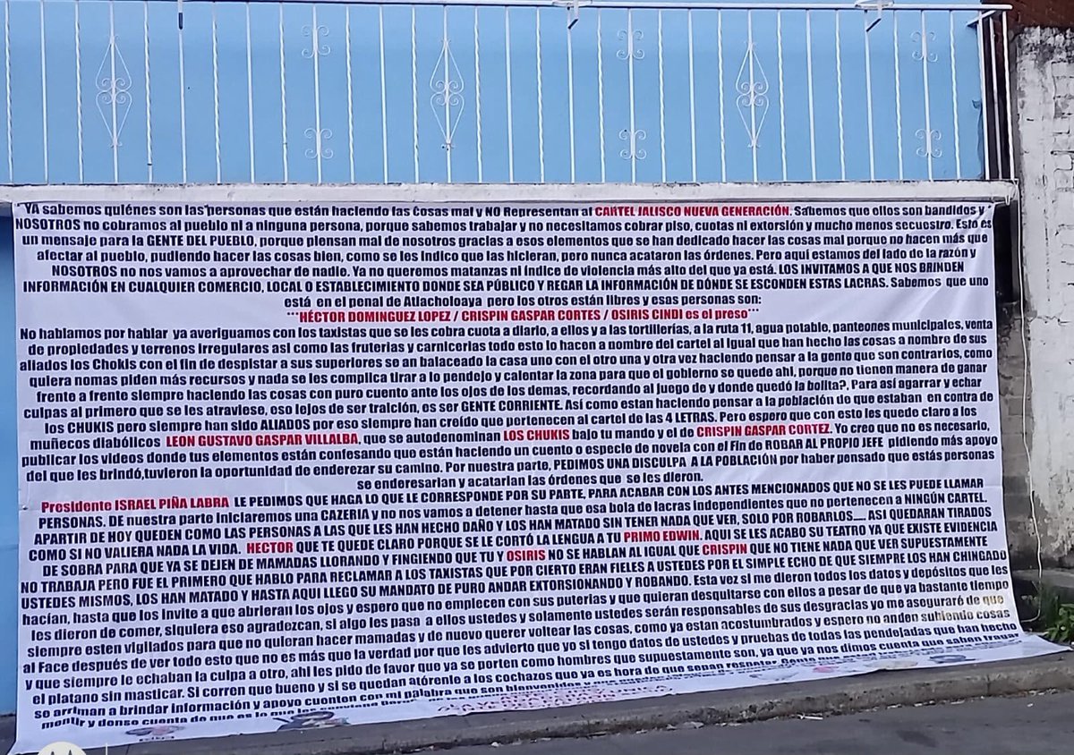NoticiaArdiente's tweet photo. 🚨⚠️ ¡Les dejaron “recaditos”! Esta mañana aparecieron narcomantas en varios puntos de Temixco.

Los mensajes, firmados por un grupo delictivo, lanzan señalamientos contra varios otro supuesto grupo delictivo e incluso salpican al presidente municipal. https://t.co/ptT1aEHDNc