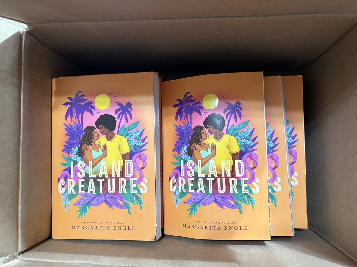 margaritapoet's tweet photo. Island Creatures just came out in paperback! @Simonteen @SSEdLib #IslandCreatures #Cubabooks #YAbooks #versenovels #LoveStories #LatinxBooks #MargaritaEngleBooks https://t.co/sSI3t4KStc