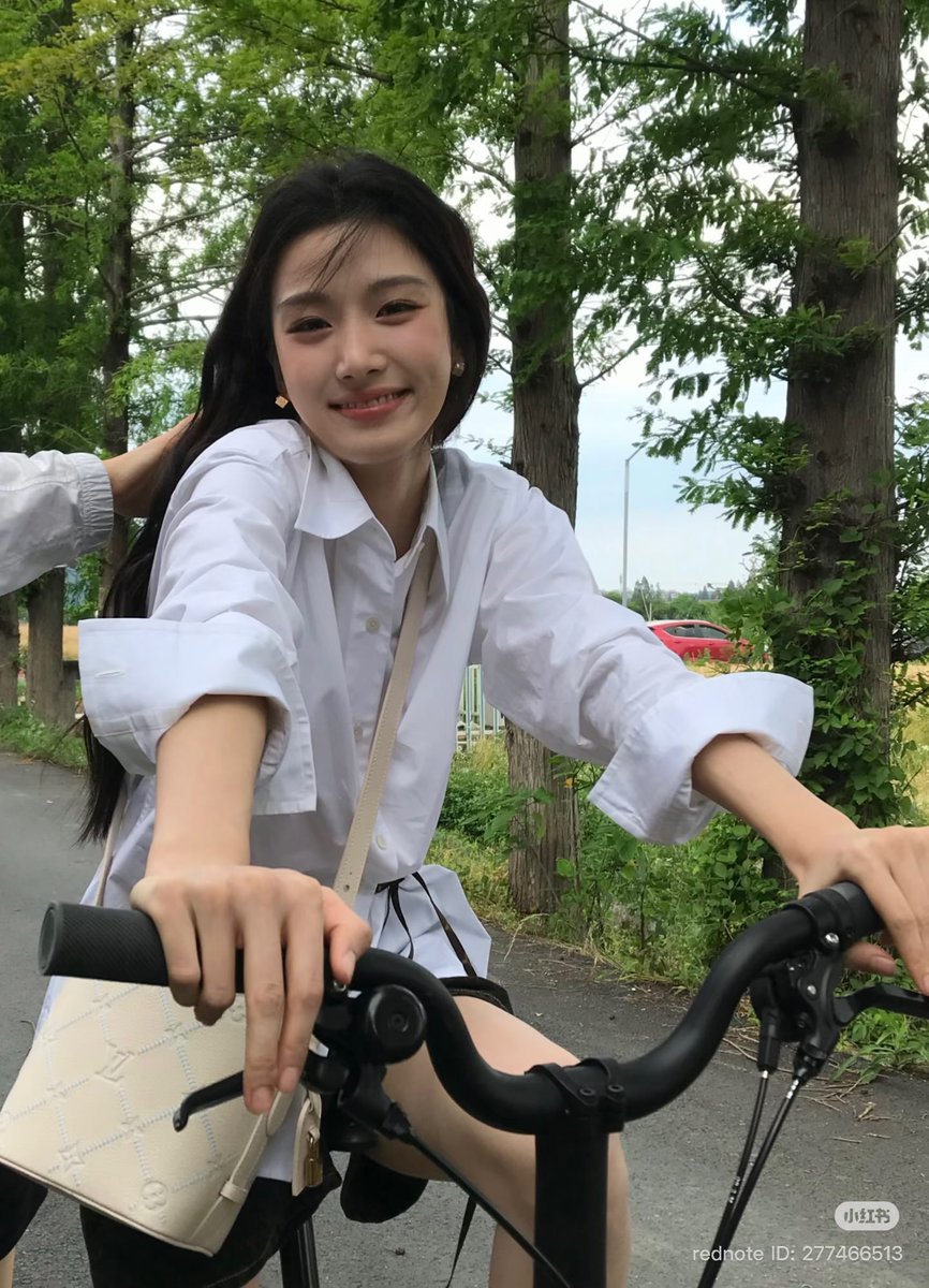 by2byed's tweet photo. 욱효 샤오홍슈 놀러갔다가 여자돼서 나옴...// https://t.co/28rfIWgPIy