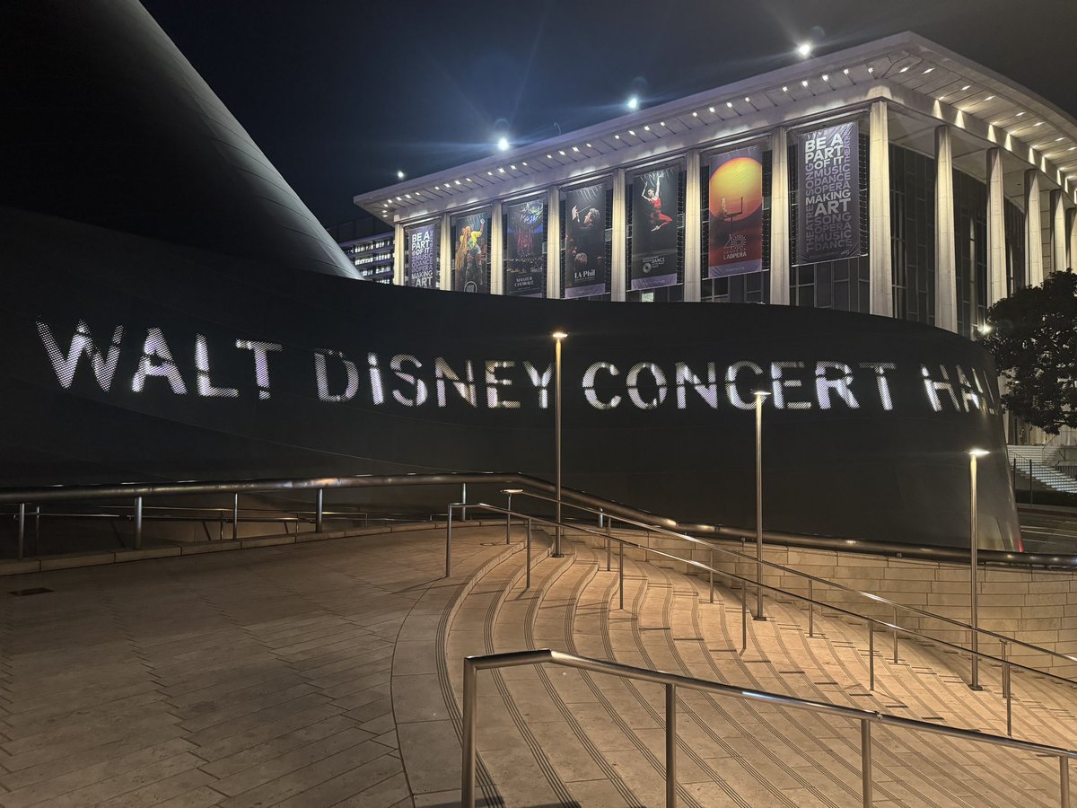 rhedo_shigure's tweet photo. ロサンゼルス2日目スタート！
こちらはAM8:15、曇り！

昨夜は
「YOSHIKI CLASSICAL 2026 in LOS ANGELES at WALT DISNEY CONCERT HALL」
を観させていただきました！
改めて大好きなメロディだと感じたX JAPANの名曲の数々と、
YOSHIKIさんの奏でるショパンのノクターンや白鳥の湖にうっとり。
とても貴重な時間になりました。感謝です！

今日は最終リハーサル！