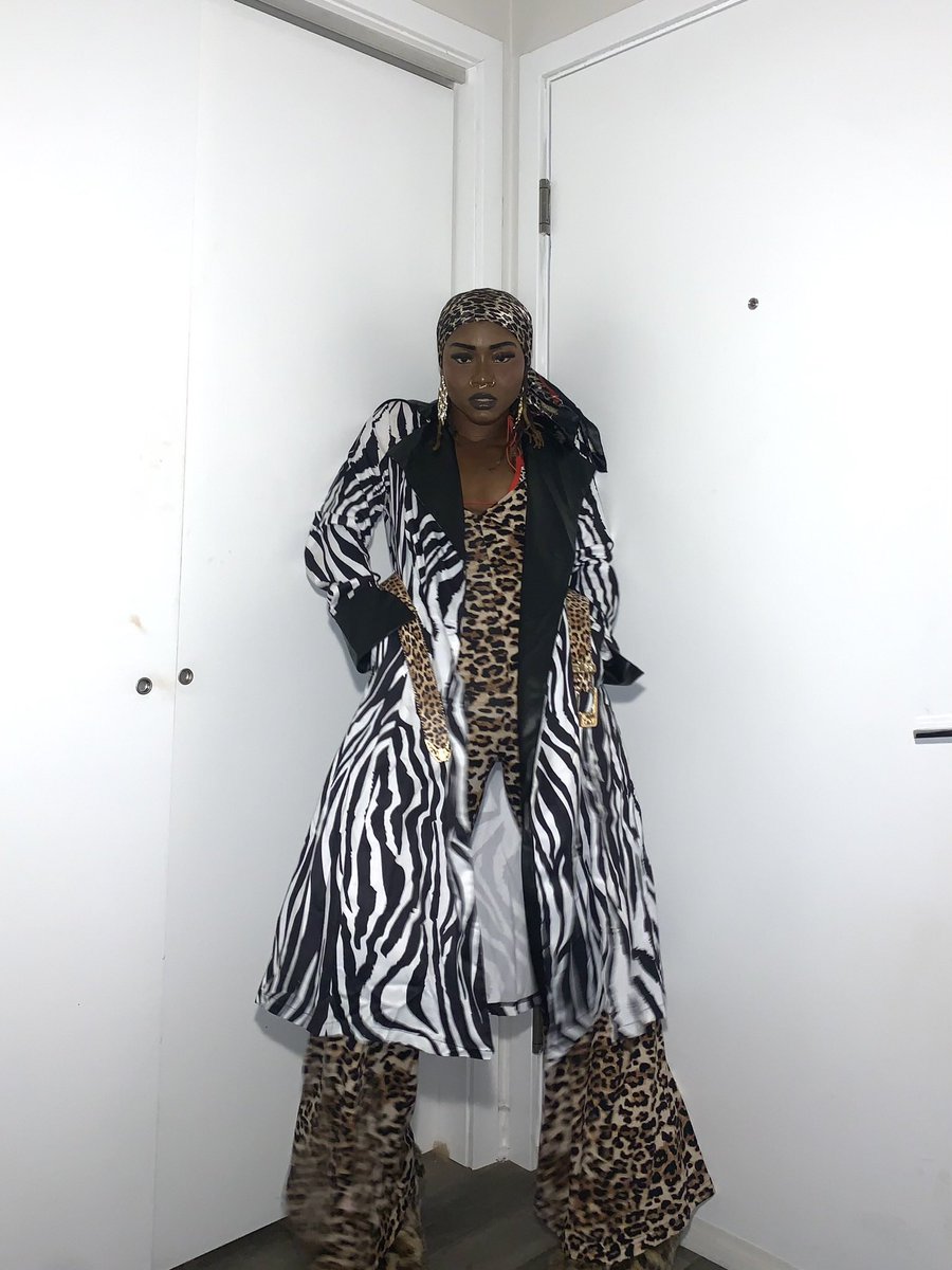 misslittykitty_'s tweet photo. i’m a pattern mixing diva. i don’t follow fashion rules #rawr 🐾🦓❤️ https://t.co/gNUzw2bnfd