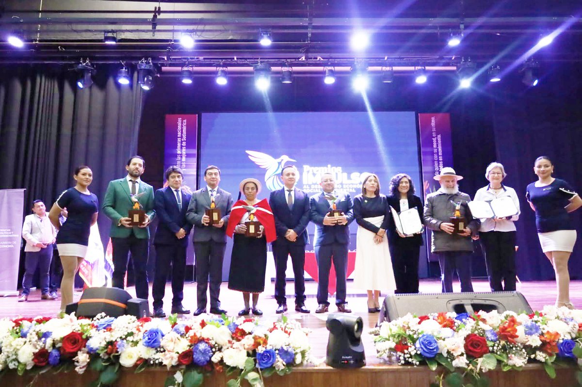 roquesoriaMD's tweet photo. En representación de @cruzrojaecuador recibí con gratitud el #PremioImpulso otorgado por @Unach_ec, 

Este reconocimiento pertenece a nuestros voluntarios, personal humanitario y aliados, cuyo compromiso hace posible acompañar y servir a quienes más lo necesitan. https://t.co/nyPJOMxZRC