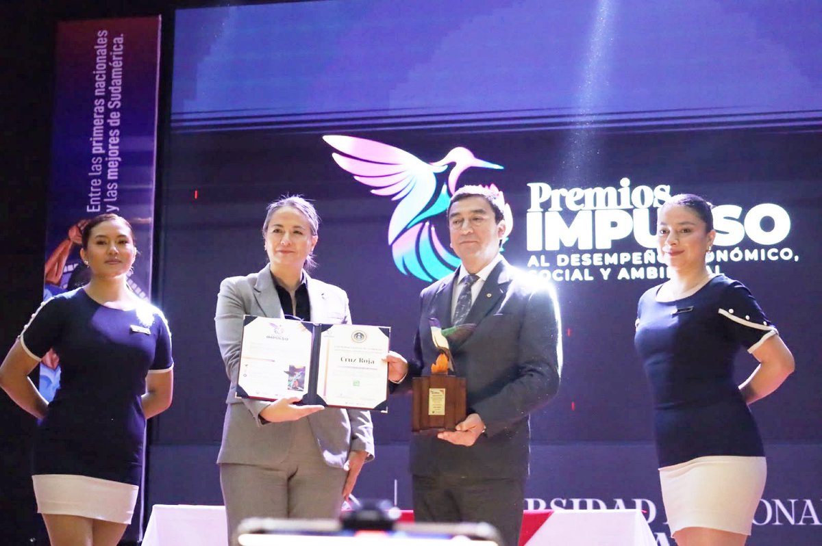 roquesoriaMD's tweet photo. En representación de @cruzrojaecuador recibí con gratitud el #PremioImpulso otorgado por @Unach_ec, 

Este reconocimiento pertenece a nuestros voluntarios, personal humanitario y aliados, cuyo compromiso hace posible acompañar y servir a quienes más lo necesitan. https://t.co/nyPJOMxZRC