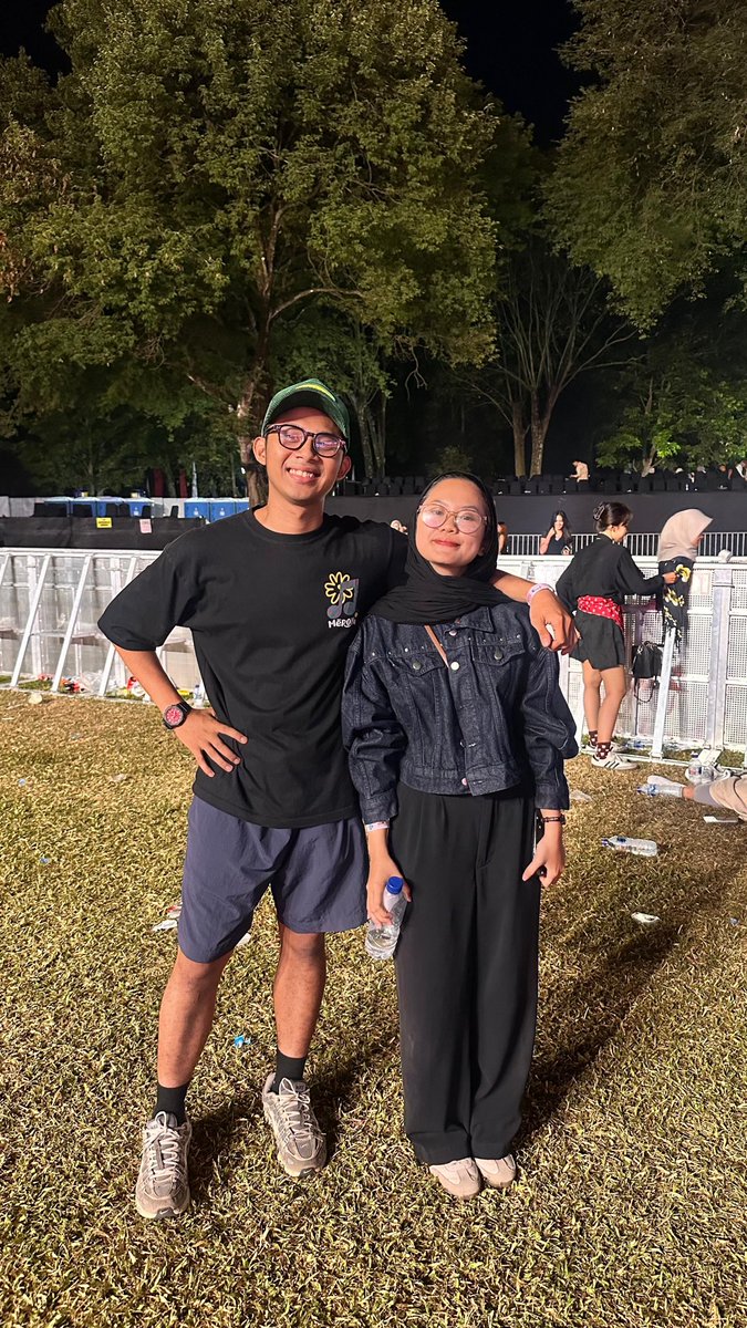 Ravellia4's tweet photo. kamu nyanyi aja biar aku yg videoin😊😊 https://t.co/oZt5PsoS2C